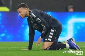 ＂追球者；你说非常正确！如果回放胡在场的视频就会知道他失误有太多！该传出来的球不传独霸球风！。早那么多场胡没有上场，广东都没有输球！。旧年的看球迷都有所觉啦！！。