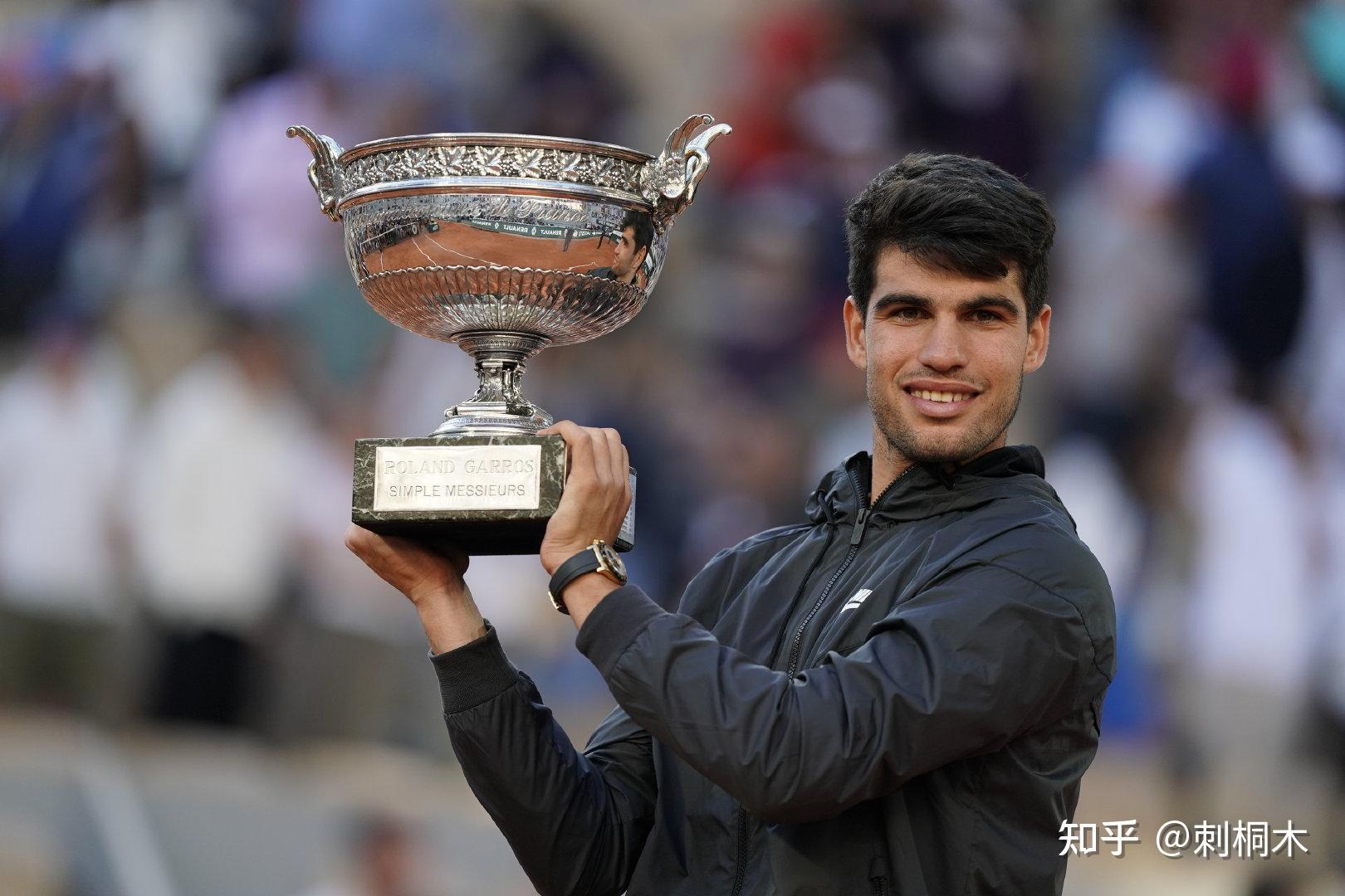 游客前来观 游客前来观